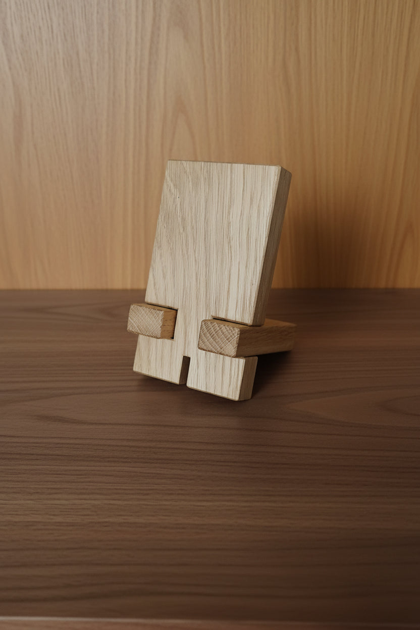Scottish White Oak Phone & Tablet Stand